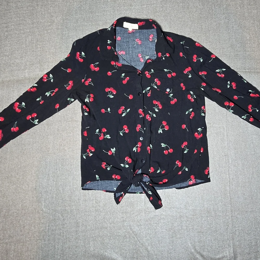 Love Notes Black Tied Shirt Cherry Design Small Long Sleeve/Roll Sleeve Light - Picture 3 of 11